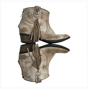 Very Volatile Lookout Western Boot Distressed‎ Bootie Side Fringe Size 6.5